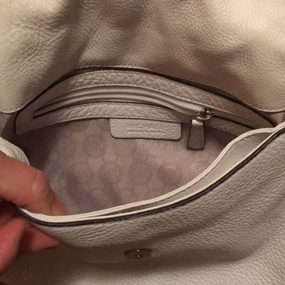 Michaele Kors leather white shoulder bag - Picture 4 of 8